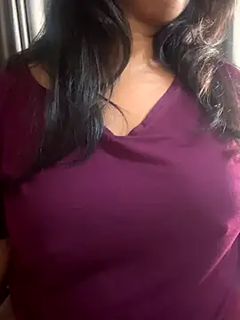 Snapshot of Maggi-is-back chatting on 10.17.25 Maggi-is-back online show from 10.17.25