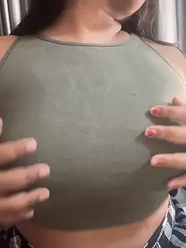 Snapshot of Maggi-is-back chatting on 10.19.25 Maggi-is-back online show from 10.19.25