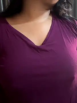 Snapshot of Maggi-is-back chatting on 10.22.25 Maggi-is-back online show from 10.22.25