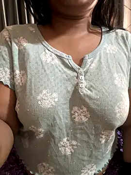 Snapshot of Maggi-is-back chatting on 10.28.25 Maggi-is-back online show from 10.28.25