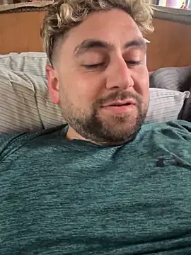 Snapshot of speakonit chatting on 10.04.25 speakonit online show from 10.04.25