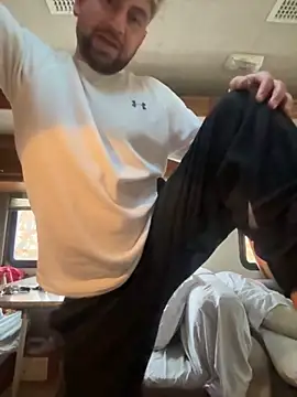 Snapshot of speakonit chatting on 10.26.25 speakonit online show from 10.26.25