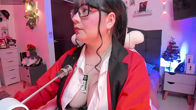 Snapshot of Fia__ chatting on 11.06.25 Fia online show from 11.06.25