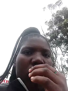 Snapshot of Nobuhlesiphume09 chatting on 10.28.25 Nobuhlesiphume09 online show from 10.28.25