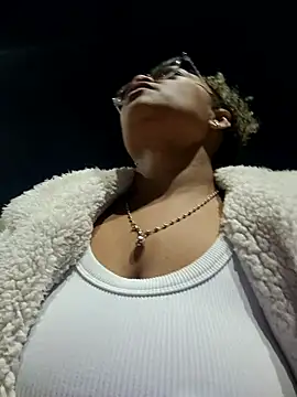 BiiancaEstradaa online show from 10.11.25