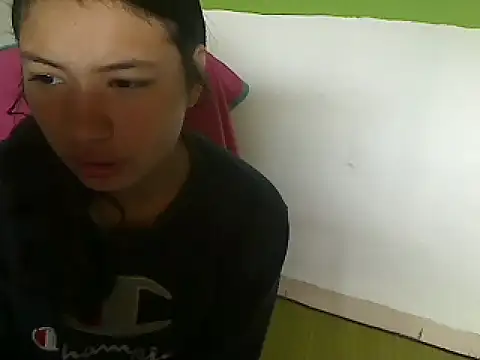 Snapshot of akamesweet chatting on 10.17.25 akamesweet online show from 10.17.25