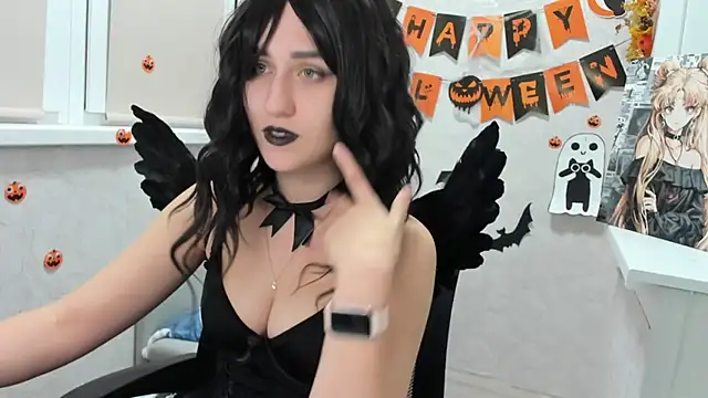 Snapshot of sofamuffin chatting on 10.28.25 sofamuffin online show from 10.28.25