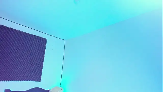 Snapshot of Ellope_ chatting on 11.12.25 Ellope online show from 11.12.25