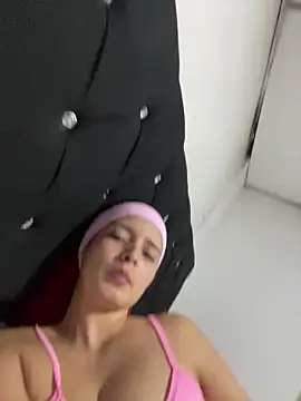 Mia jhoonson online show from 11.10.25