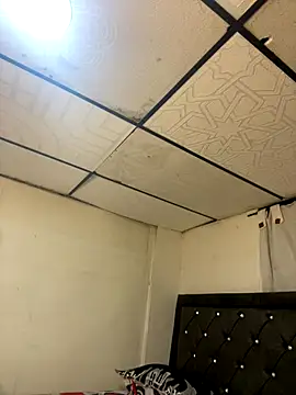 Mia jhoonson online show from 11.19.25