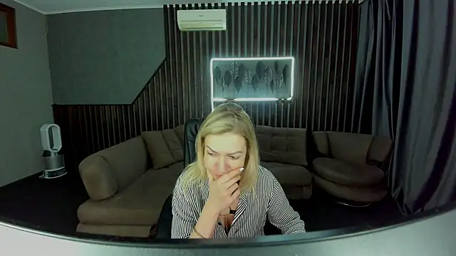 Snapshot of Anna_Snows chatting on 10.15.25 Anna Snows online show from 10.15.25