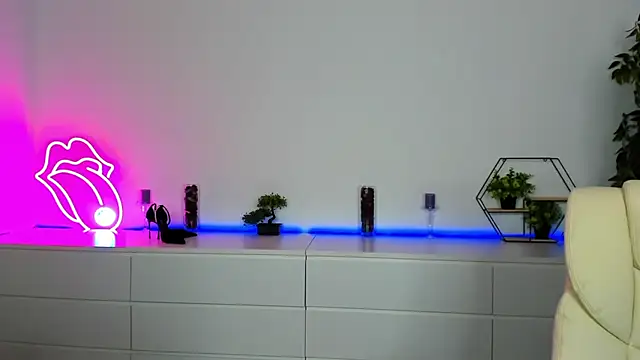 Snapshot of Anna_Snows chatting on 11.28.25 Anna Snows online show from 11.28.25