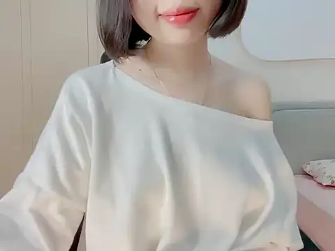 Snapshot of ggLovee chatting on 10.17.25 ggLovee online show from 10.17.25