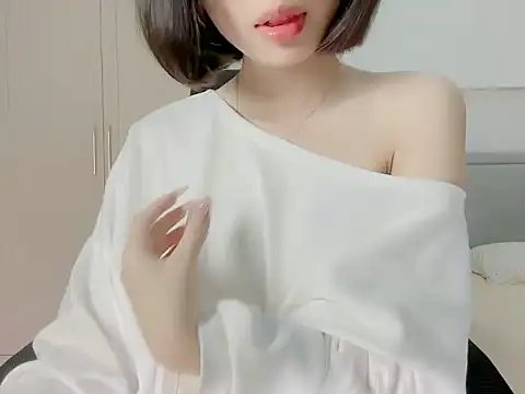 Snapshot of ggLovee chatting on 10.29.25 ggLovee online show from 10.29.25