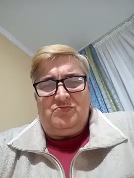 Snapshot of Sonya51561 chatting on 10.30.25 Sonya51561 online show from 10.30.25