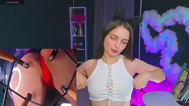 Snapshot of Ann_Perry chatting on 10.21.25 Ann Perry online show from 10.21.25