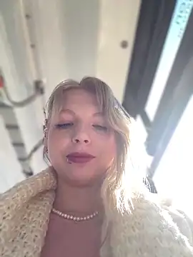 Snapshot of EveLittleSinner chatting on 09.30.25 EveLittleSinner online show from 09.30.25