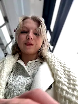 Snapshot of EveLittleSinner chatting on 10.02.25 EveLittleSinner online show from 10.02.25