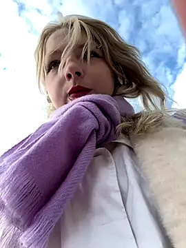 Snapshot of EveLittleSinner chatting on 10.21.25 EveLittleSinner online show from 10.21.25