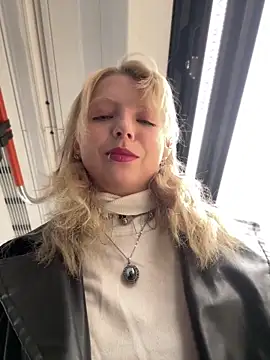 Snapshot of EveLittleSinner chatting on 10.28.25 EveLittleSinner online show from 10.28.25