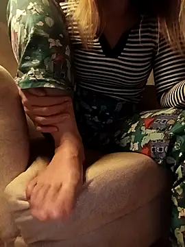 Snapshot of dumla chatting on 10.23.25 dumla online show from 10.23.25