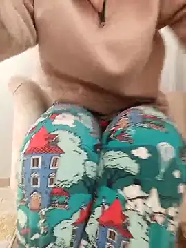 Snapshot of dumla chatting on 10.29.25 dumla online show from 10.29.25