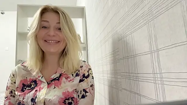 Blondie xoxoxo online show from 09.23.25