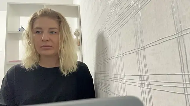 Blondie xoxoxo online show from 09.25.25