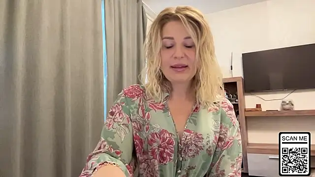 Blondie xoxoxo online show from 10.05.25