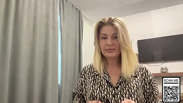 Blondie xoxoxo online show from 10.06.25