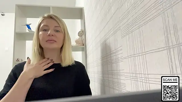 Blondie xoxoxo online show from 10.17.25