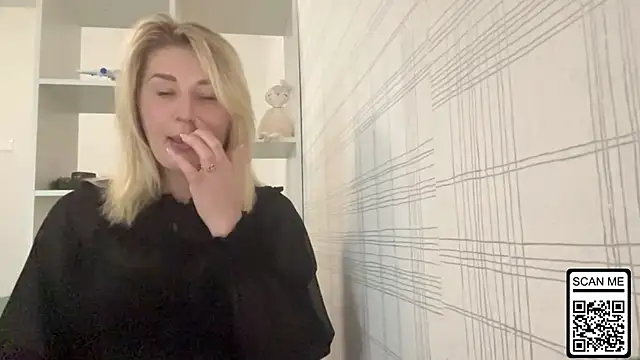 Blondie xoxoxo online show from 11.17.25