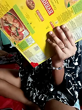 Snapshot of Cutie_Shruti chatting on 10.04.25 Cutie Shruti online show from 10.04.25