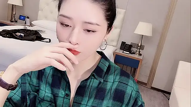 Ianxuan online show from 10.31.25