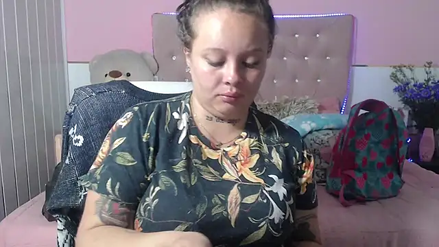 Snapshot of patty_squirt_ chatting on 02.01.25 patty squirt online show from 02.01.25