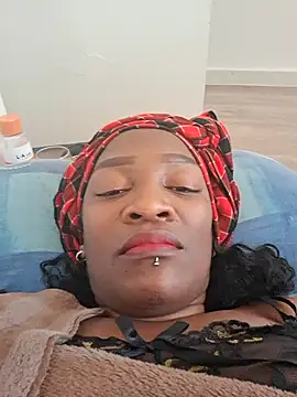 Snapshot of Yummychoklit chatting on 09.08.25 Yummychoklit online show from 09.08.25