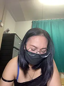 Snapshot of melyiaaa chatting on 04.29.26 melyiaaa online show from 04.29.26