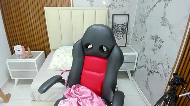 BRIHANACONOR online show from 10.14.25