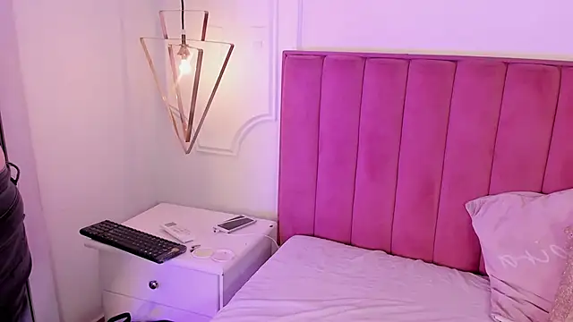 Tessa Sinclaire online show from 03.02.26