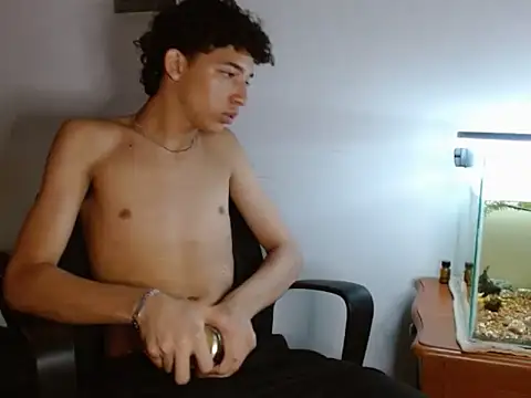 Xtremeplay 18 online show from 09.25.25