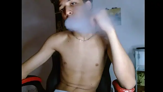 Snapshot of Xtremeplay_18 chatting on 11.20.25 Xtremeplay 18 online show from 11.20.25