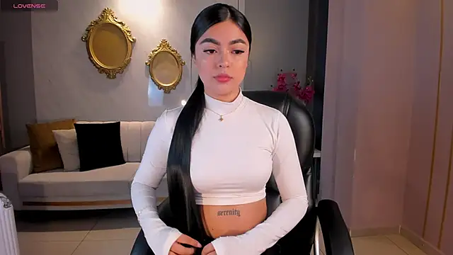 Snapshot of NataliaGaret chatting on 10.11.25 NataliaGaret online show from 10.11.25