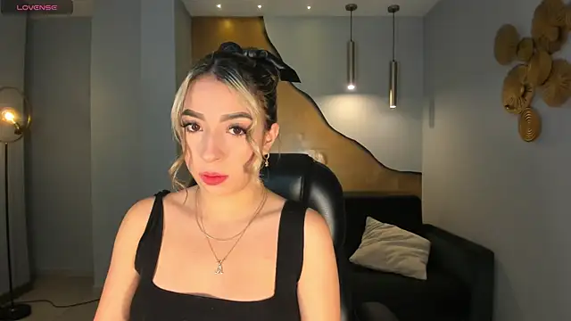 LizzCooper online show from 11.08.25