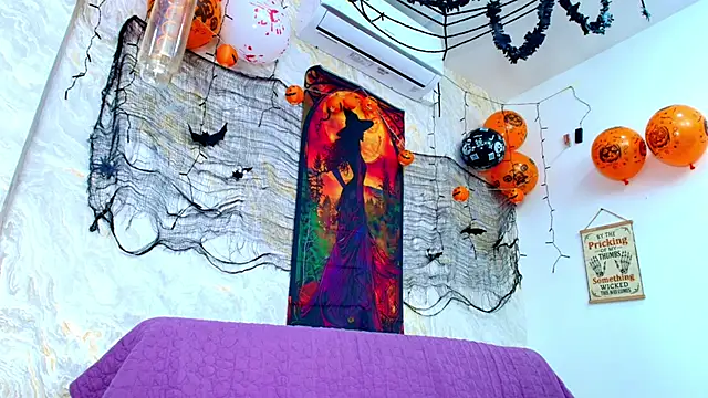 Vero Temptation online show from 10.29.25