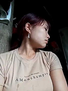 Snapshot of EllyBaby20 chatting on 10.15.25 EllyBaby20 online show from 10.15.25