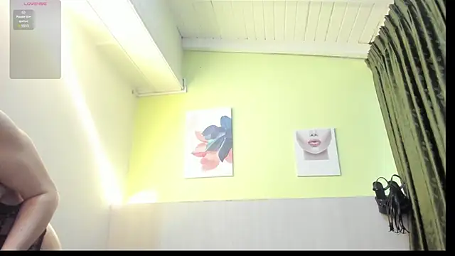 AtheneaArbelaez  online show from 09.26.25