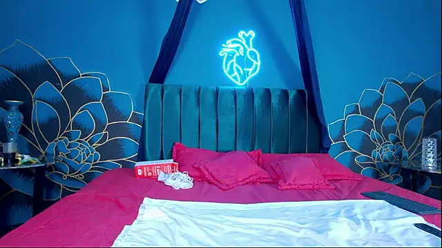 Maylu Fox online show from 10.02.25