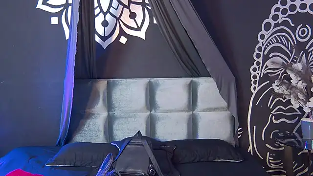 Maylu Fox online show from 10.27.25