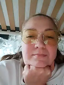 Kiss Eva online show from 11.02.25