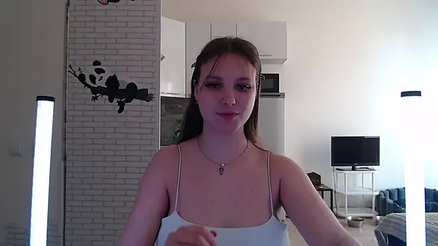 Snapshot of Leonaalove chatting on 04.21.26 Leonaalove online show from 04.21.26